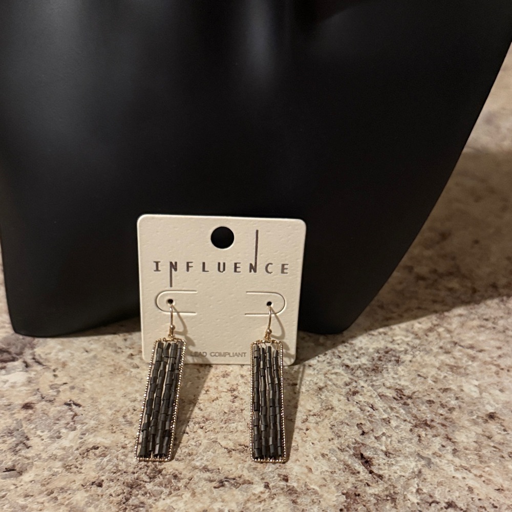NWT BOUTIQUE GRAY and Gold long Classy Earrings